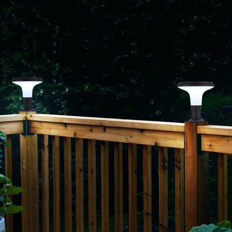 Zasilana energią słoneczną lampa słupowa LED Dekoracja Światło słoneczne oświetlenie trawnika Lampa LED słupkowa