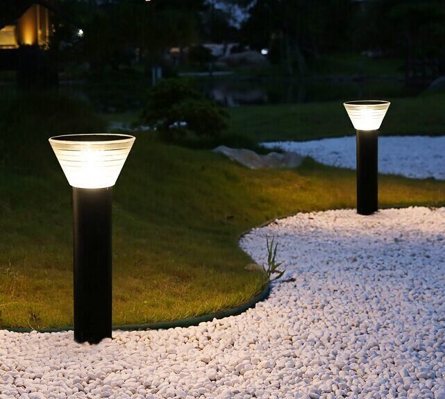 Fabryczna hurtownia Led Solar Lawn Lamps IP 65 Wodoodporne zewnętrzne słoneczne oświetlenie ogrodowe