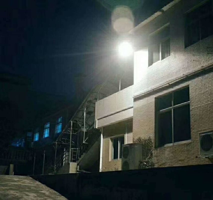 Czujnik ruchu LED Garden Outdoor Solar Flood Light z inteligentną kontrolą światła